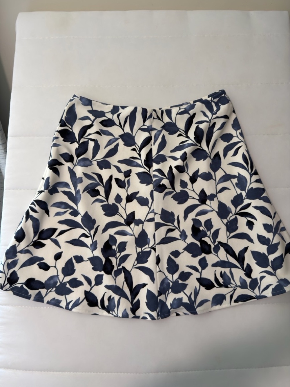 Nine West White Navy Floral A-Line Skirt High Rise Short Size 12